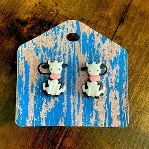 🐄 Sitting Cow Stud Earrings